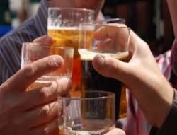 Lazio: alcol, consumo senza freni tra i giovani